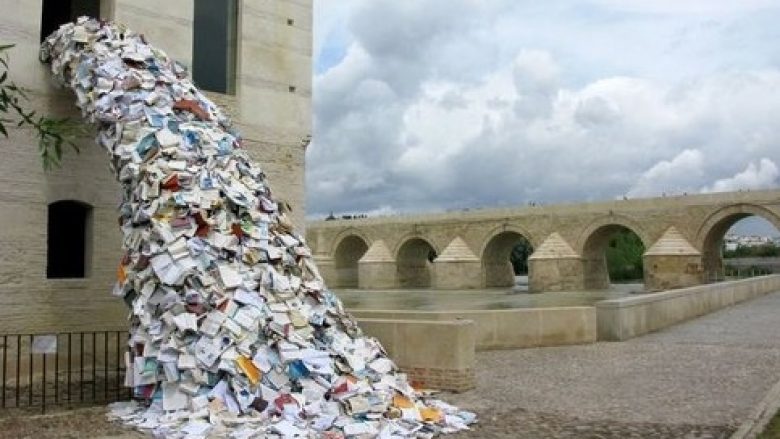 Librat po braktisen, njerëzimi po humb pavarësinë intelektuale: Skllevërit mendorë të kohëve moderne