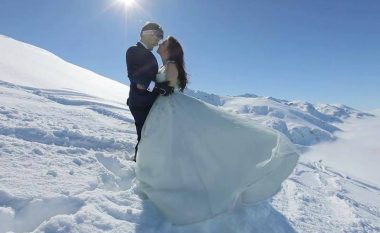 Çifti me klip dhe set të veçantë, për foto të e martesës zgjedhin Brezovicën – rrëfimi interesant për prapavijën e kësaj ideje të bukur (Foto/Video)