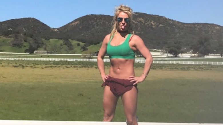 Britney Spears tregon sekretin e linjave trupore (Foto/Video)