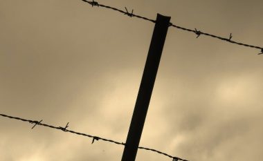 Gardiani rumun i burgut komunist vihet nën akuzë për vdekjen e 102 të burgosurve