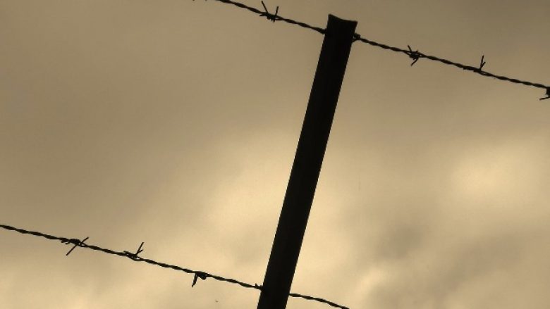Gardiani rumun i burgut komunist vihet nën akuzë për vdekjen e 102 të burgosurve