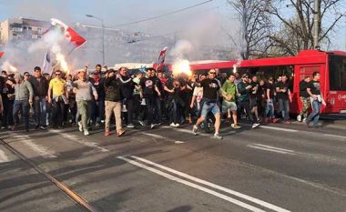 Incidente të rënda në Beograd: Serbët therin dy tifozë rusë, ndërsa përpiqen tua lënë fajin shqiptarëve?!