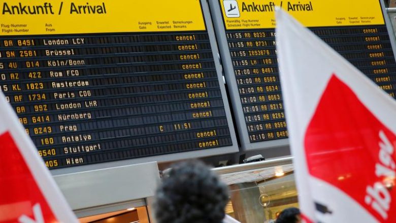 Kërkohet rritja e pagës për një euro, anulohen rreth njëmijë fluturime në Berlin