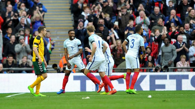 Rikthim perfekt i Defoes, shënon për Anglinë në ndeshjen e parë (Video)