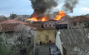 Shkodër: Zjarri përfshin banesën dykatëshe, shkrumbohet 74-vjeçari (Video)