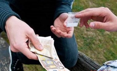 Itali, shqiptari kapet duke shitur drogë nëpër rrugët e fshatit