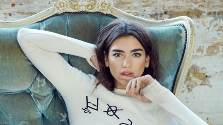 Dua Lipa kënaqet në bikini me shoqërinë (Foto)