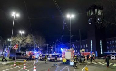 Pesë të lënduar në sulmin me sëpatë në Dyseldorf (Foto/Video)