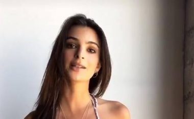 Emily Ratajkowski e jashtëzakonshme në bikini (Foto)