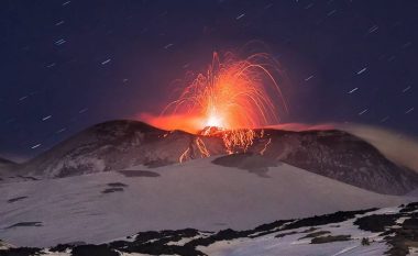 Fotografi mbresëlënëse të shkrepura në momentin e shpërthimit të vullkanit Etna (Foto)