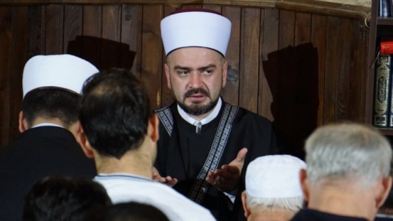 Akuza për familjen ortodokse serbe që u konvertuan në myslimanë: “E shitët fenë për një darkë”!