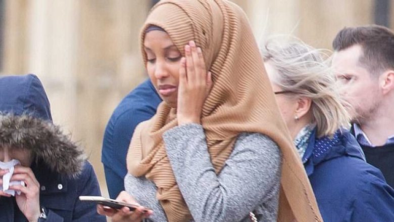 Fotografi mbron gruan myslimane: Ajo ishte “e tronditur” dhe në “ankth” (Foto)