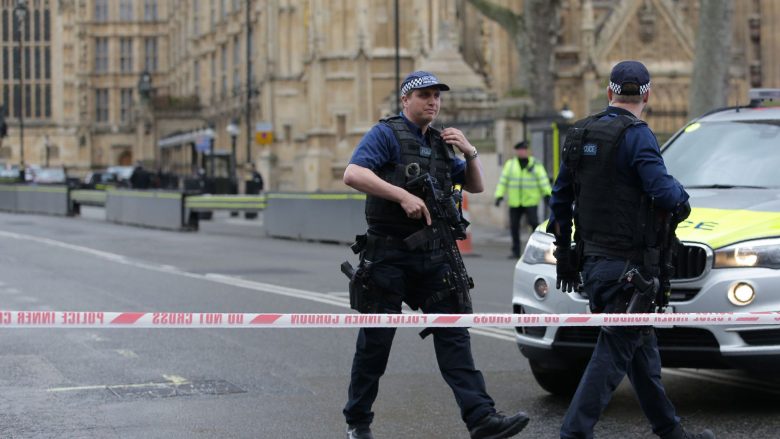 Detaje të reja nga sulmi i Londrës: Terroristi nuk është qëlluar nga policia (Foto)