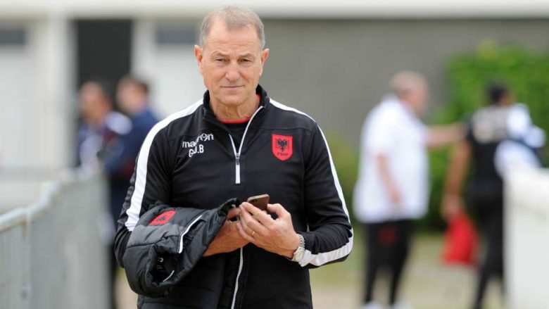 Gazetari zbulon prejardhjen arbëreshe të De Biasit, trajneri një herë e mohon pastaj thotë se ‘e dija që jam shqiptar’  