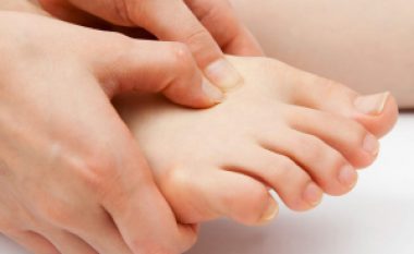 ​Përse diabetikët duhet të kontrollojnë gjithmonë gishtat e këmbëve?