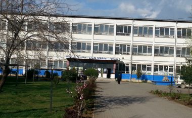 Nxënësit e shkollës “Gjon Serreçi” në Ferizaj u përleshën me thika
