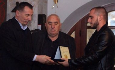 Nder i madh: Gold AG merr çmimin e heroit të kombit, “Shkëlzen Haradinaj” (Foto)