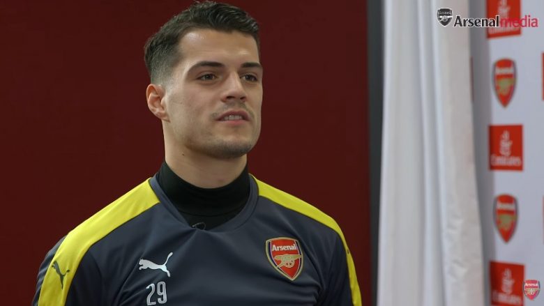 Xhaka harron futbollin, fillon të jep këshilla për jetën (Foto/Video)