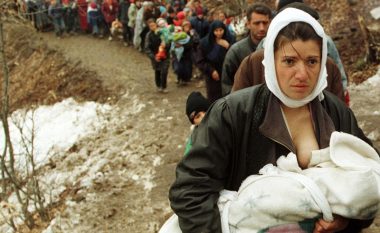 Rrëfimi i gruas kosovare, fotografia e së cilës bëri bujë në mediat botërore në mars të vitit 1999 (Video)