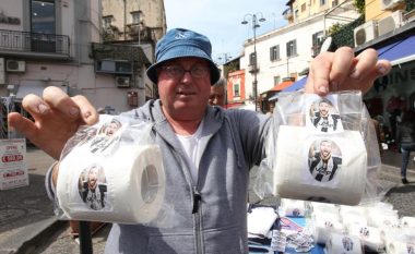 Pritje armiqësore për Higuainin në Napoli, fillon shitja e letrave të tualetit me foton e tij (Foto)