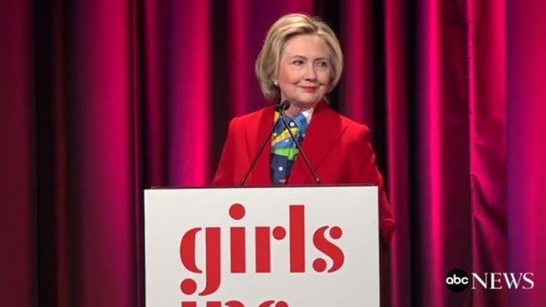 Hillary Clinton me fjalim prekës me rastin e 8 marsit (Video)