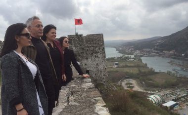 Jakup Krasniqi me familje lajmërohet nga Kalaja e Rezofatit (Foto)