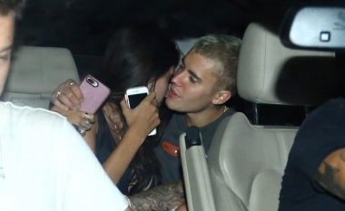 Justin Bieber kapet "mat" në çaste intime me një vajzë (Foto)