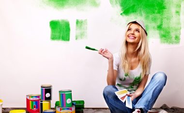 Nëse e dëshironi antidepresivin më të mirë, ngjyroseni dhomën në…