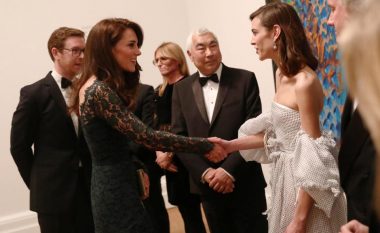 ​Kate Middleton shkëlqen në Galerinë e Arteve në Londër (Foto)