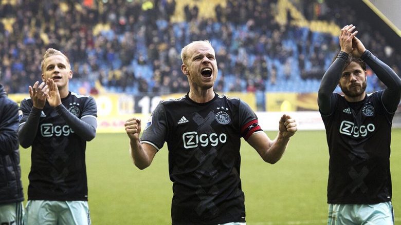 Napoli rikthen interesimin për yllin e Ajaxit