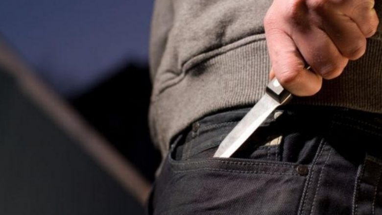 Sulmohet me thikë një shqiptar në veri të Mitrovicës