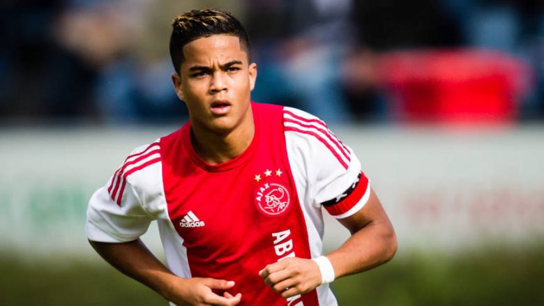 Djali i Patrick Kulivert shënon golin e parë për Ajaxin (Video)