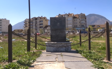 Lapidari i ushtarit të UÇK-së i lë vend një sheshi në Pejë (Video)