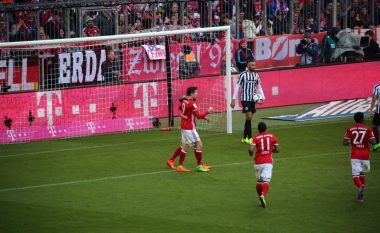 Bayerni shënon dy gola për tre minuta ndaj Frankfurtit (Video)