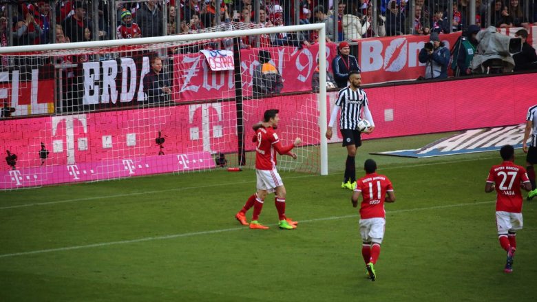 Bayerni shënon dy gola për tre minuta ndaj Frankfurtit (Video)