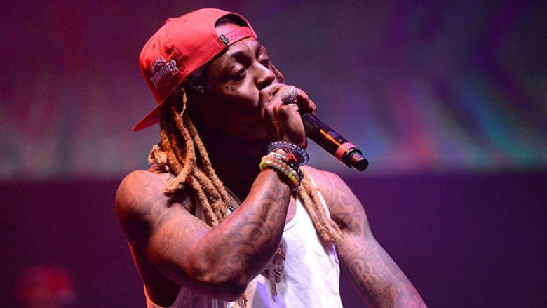 Lil Wayne shtrohet në spital