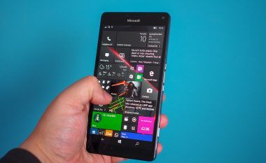 Microsoft Surface Phone vjen pas dy viteve?