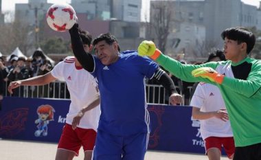 Maradona shënon përsëri me dorë, në ndeshje kundër Aimarit (Foto)