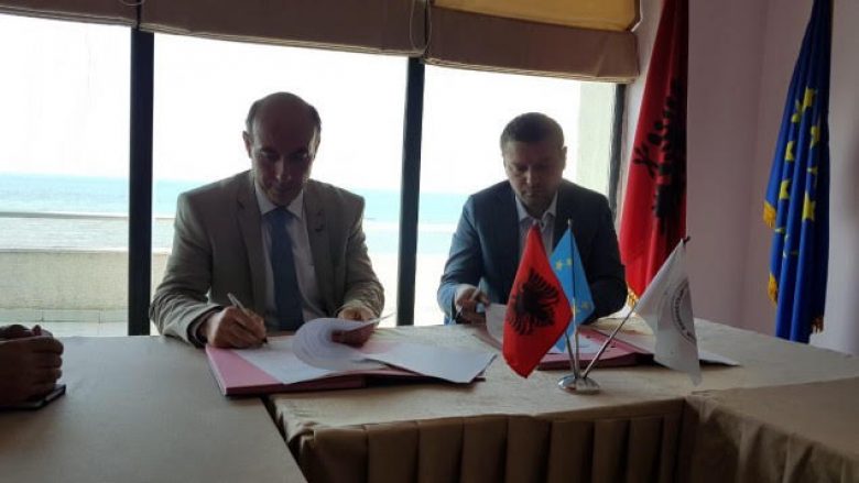 Marrëveshje bashkëpunimi në mes dy universiteteve të Prizrenit dhe Durrësit