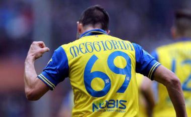 Ka 12 vite përvojë si lojtar profesionist, por Meggiorini turpërohet nga stafi i Chievos në ndeshjen ndaj Milanit (Foto)