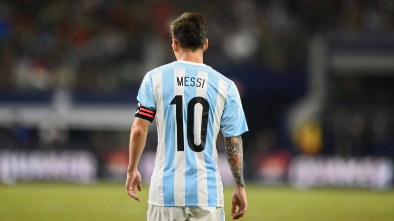 Messi nuk i lë shokët vetëm, në stadium për ta përkrahur Argjentinën (Foto)