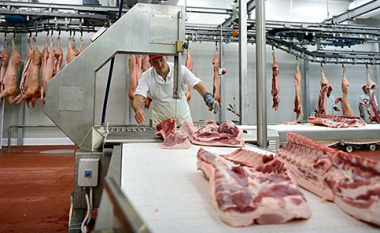 AUV: Rriten kontrollet për mishin nga Brazili