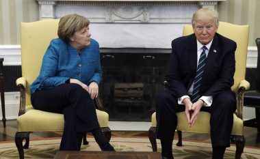 Merkel lexoi intervistën për Playboy, gjatë përgatitjeve për takimin me Donald Trump!