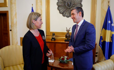 Mogherini takohet me Veselin