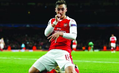 Ozil: Dua të qëndroj te Arsenali, por do të diskutojmë