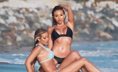 Skena të nxehta mes modeleve të Playboy në plazh (Foto, +16)