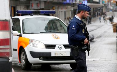 Tentoi të futej me veturë drejt një turme njerëzish, arrestohet një person në Antwerp të Belgjikës