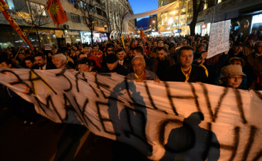 Edhe sot është protestuar në disa qytete kundër zyrtarizimit të gjuhës shqipe në Maqedoni (Foto/Video)