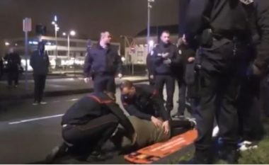 Futbollisti i PSG-së shkel me veturë tifozin e klubit që protestonte me rastin e eliminimit prej Barcës (Video)