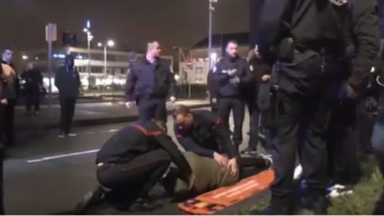 Futbollisti i PSG-së shkel me veturë tifozin e klubit që protestonte me rastin e eliminimit prej Barcës (Video)